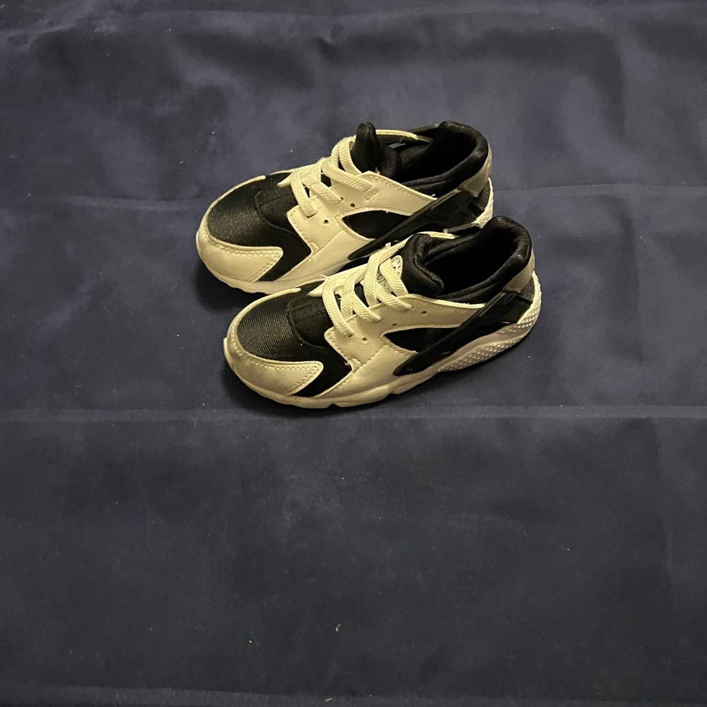 Huaraches size 10c